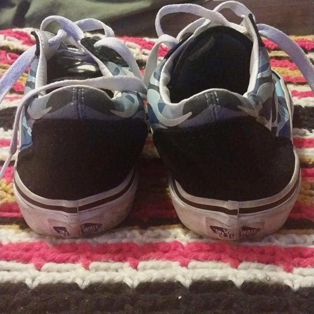 Vans - Picture 3 of 4